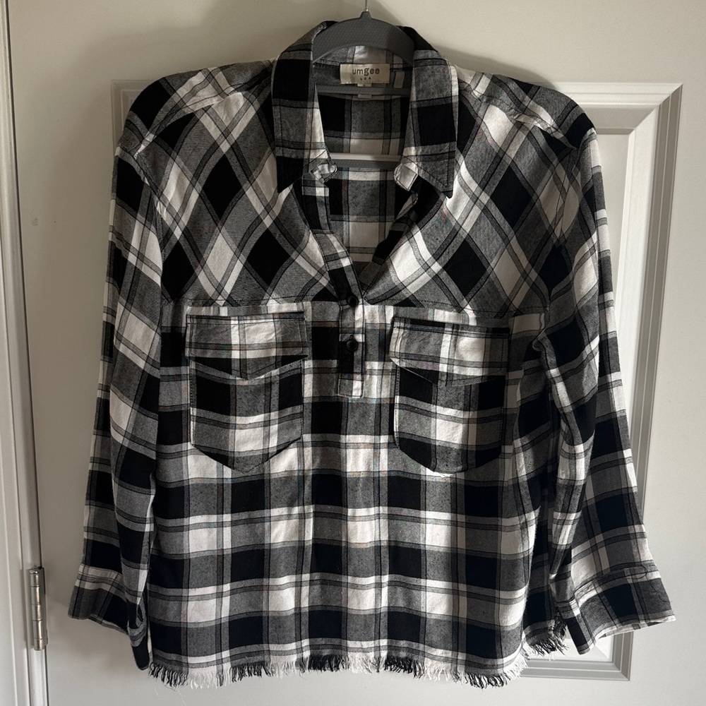 Umgee Black and White Plaid Button-Up Shirt Size Small